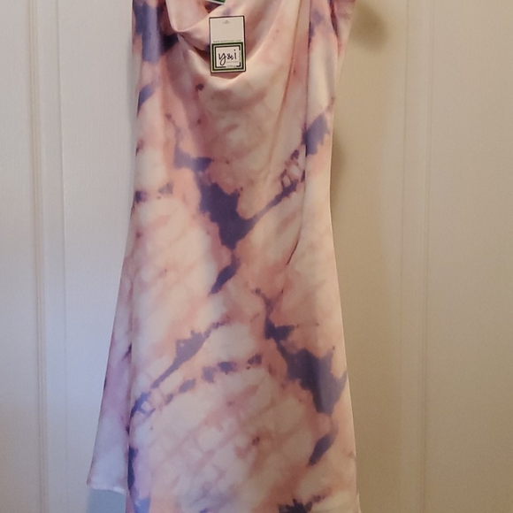 Dress - Picture 2 of 4